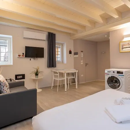 Vicolo Zini Apartment *